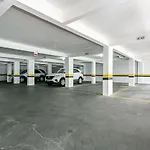 Quadra do mar, ar-condicionado e garagem no Centro de BC!